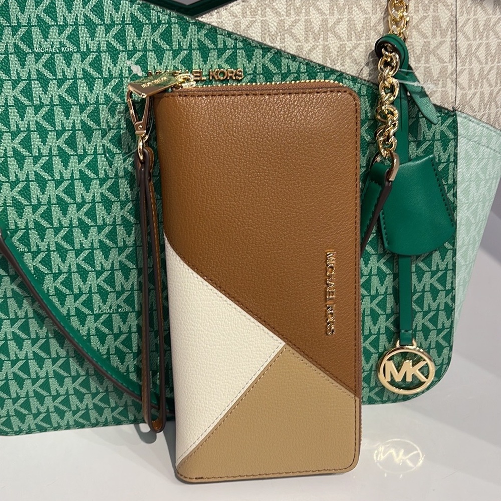MICHAEL KORS LARGE TRAVEL CONTINENTAL WRISTLET WALLET PHONEHOLDER Luggage Multi - Picture 9 of 16